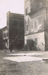 Agriturismo Villa Graziani - Retro della Villa durante essicazione legumi | Vada, Livorno, Toscana