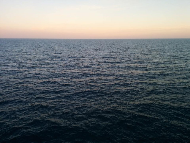 Il mare azzurro visto dalle colline primaverili di Castiglioncello - Livorno, Toscana